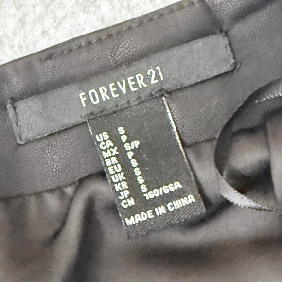 Forever-21 Women's Black and Pink Skirt - Picture 5 of 9